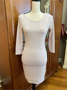 Trixxi Textured Scoop Neck Midi Dress in Light Blush